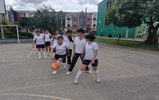 Juego predeportivo de baloncesto con grado 7°A