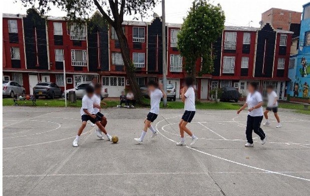 Partido de fútbol con estudiantes de 8°A